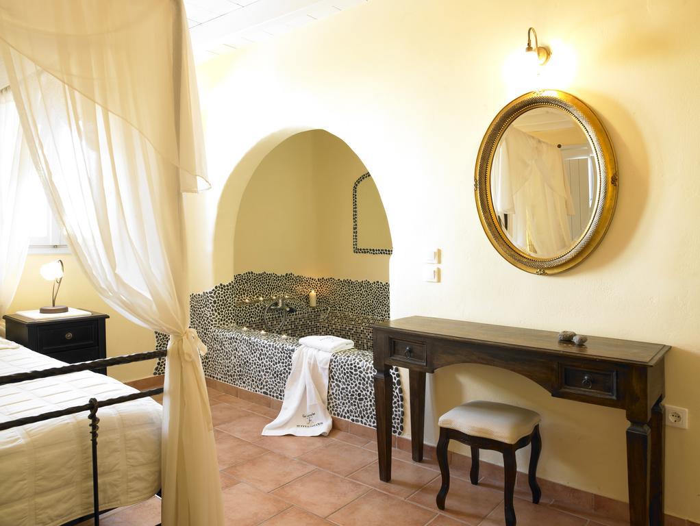Suites Of The Gods Cave Spa Hotel Меґалохорі Екстер'єр фото